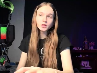 Amateur Webcam Teen Masturbates And Teases