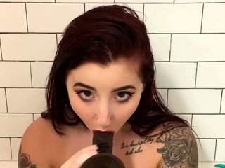 Amateur brunette double toying on webcam