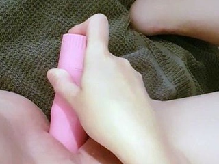 Sexy hottie Anetta Keys enjoys a solo toy masturbation