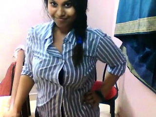 Indian Sexy Tamil Girl Exposing Big Booby Body In...