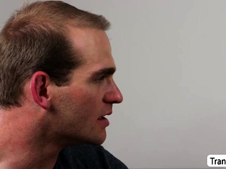 Transbabe Shiri spreads her butthole