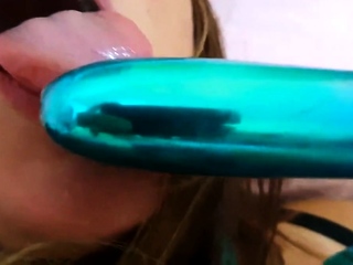 Una bella vacca che gode per me con il suo dildo!! Fabio030