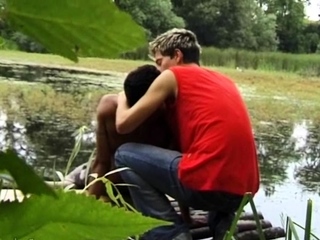 Passionate twinks make out alfresco