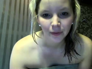 Webcam Girl Showing All Her Body...