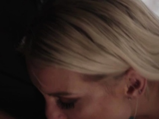 Slim ts Daisy Taylor licks and fucks Kenzies pussy