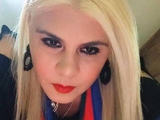 Claudia Abusada enseña su tarrazo en jean pegadito
