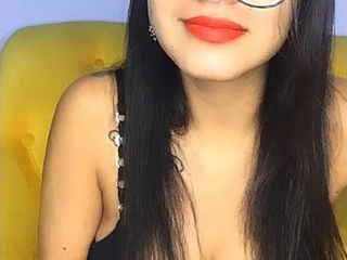 Guapa Angelli Diaz muestra sus tetotas en directo