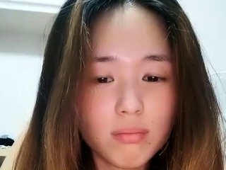 Amateur webcam cute teen plays solo with big dildo