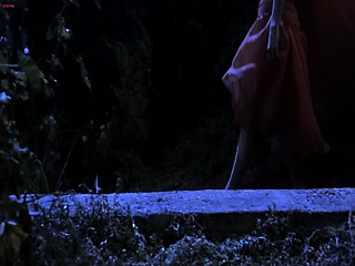 Right here is scorching clip of three scenes of Winona Ryder in Dracula: