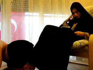 Turkishmistressaylin – Worship muslim feet