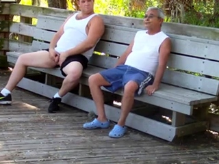 Gordito se la mete a abuelo en publico