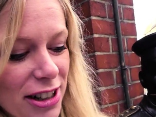 Public BJ babe fucked by her sex date