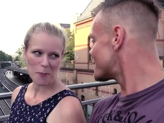 Public babe fucked by sex date outdoor