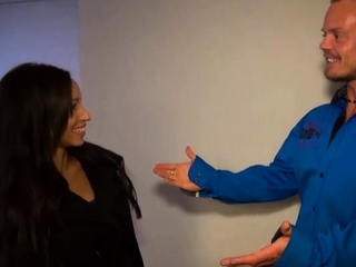 A home visit from a brunette girl to a user