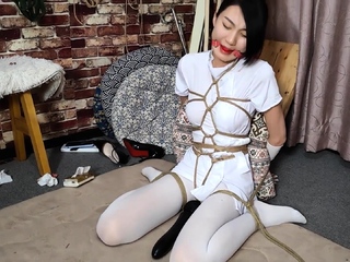 Beautiful and sexy girl Su Ying bondage and toyed