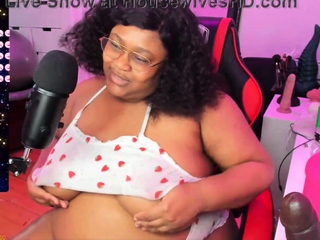 Black BBW getting naughty on cam