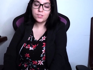 Big boob brunette masturbates on webcam