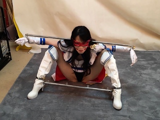 Chinese heroine bondage