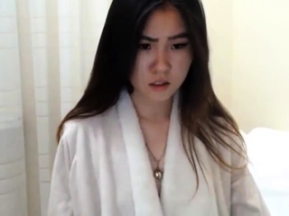 sexy korean girl squirts on cam