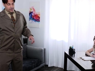 Petite amateur babe gangbanged in IR sex