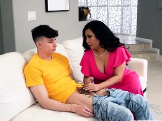 Krystal Davis is a kinky therapyst of the fam