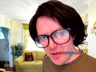 Leeds Nerd gets head in the hallway