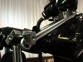 Amateur CDin latex dildoing