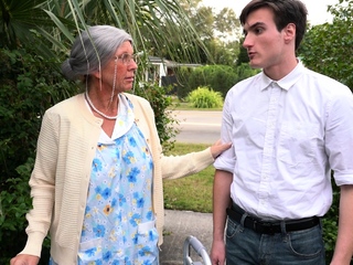 Camsoda Old granny urinating