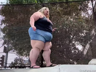 Latin bareback amateur fucked in ass outdoors