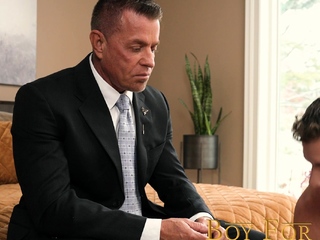 DILF fucks his submissive twink