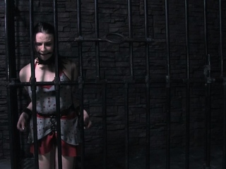 Brunette gf who knows how to play with her cave