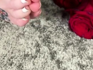 Amateur Foot Fetish Girlfriend Sucks and gives a Footjob