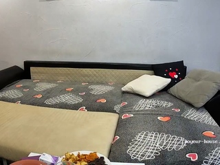 Blonde and Brunette Lesbians Scissor Fuck