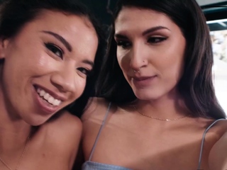 Ameena Green is thrilled by tranny Zariah Aura’s prick