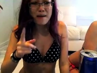 Amateur Asian teen in threesome