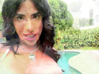 GROOBYGIRLS   Avery Sunning