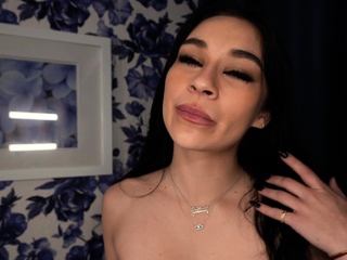 BJRAW Delilah Dagger’s gooey facial