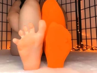 DarlingKiyomi – Toe Oiling and Sucking – Feet Admiration