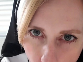 Cute young amateur web cam girl masturbates with her toy