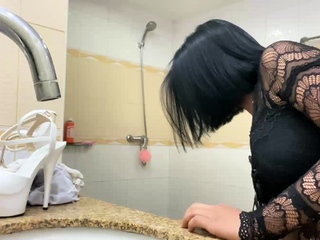 Busty Maid Loves Sliding Her Juicy Pussy Into Nine Inch Tool