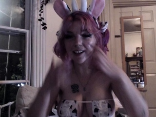 Big boobed Memphis masturbates in a bodystocking