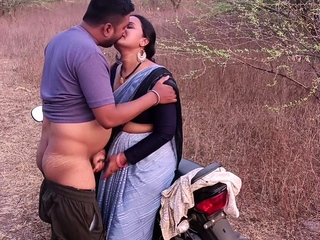Natural Tits Horny Indian MILF Bhabhi Outdoor Sex
