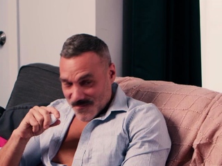 Ezra Mahomes decide to put buttplug to good use