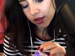 Amateur webcam babe showing her sexual goods