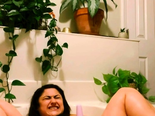 Close up amateur beauty uses her toy to masturbates