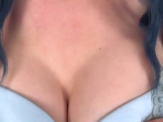 Big boob brunette masturbates on webcam