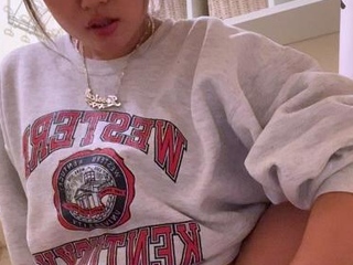 Webcam Asian camgirl testing brand new toy