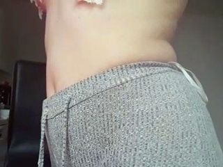 Masturbating amateur cums after solo fun