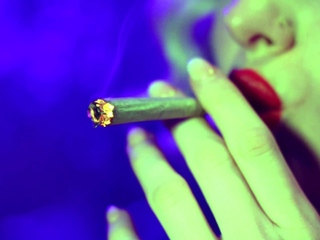 Kitty Quinn smokes her night away in Smoked Out Blondie