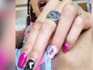 Naked amateur webcam girl fingering her pussy live on camera